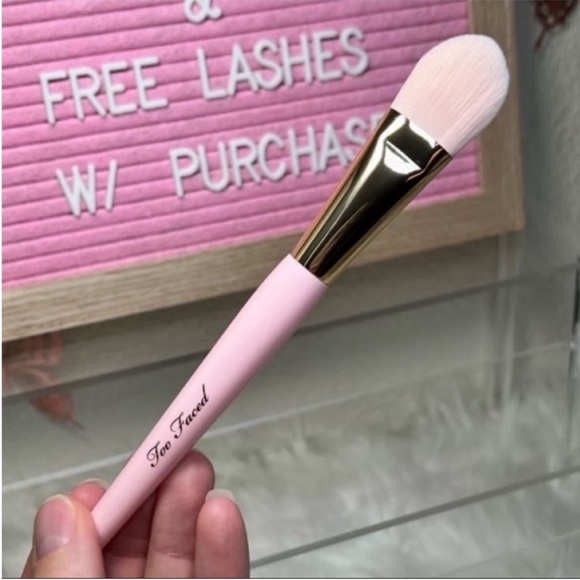 Too Faced Foundation Brush + Concealer Brush NWT - Picture 1 of 4